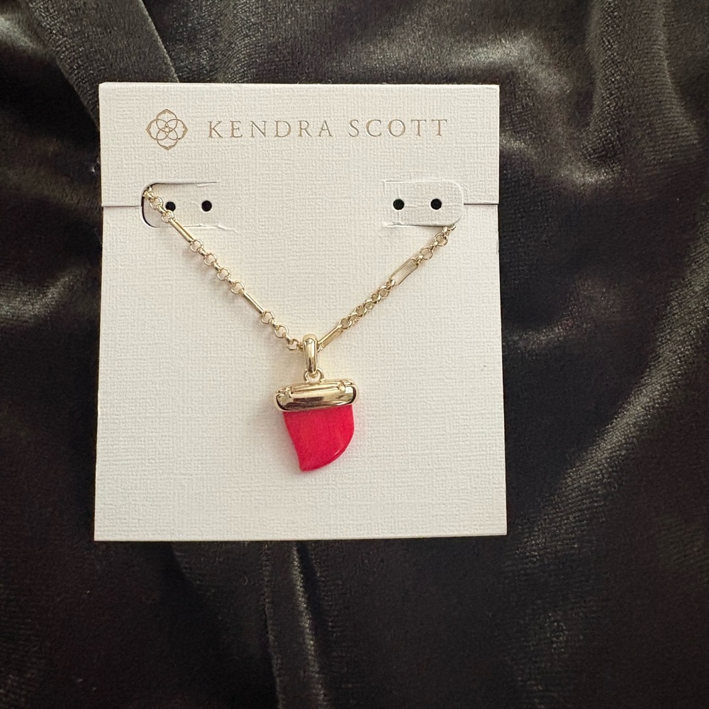Kendra Scott Oleana Pendant Necklace. NWOT. Gift Box And Velvet KS Bag Included.